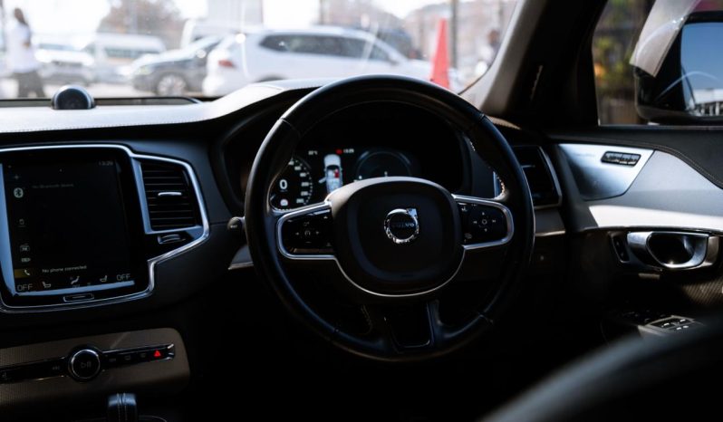 
								Volvo XC90 T8 Twin Engine AWD R-Design full									