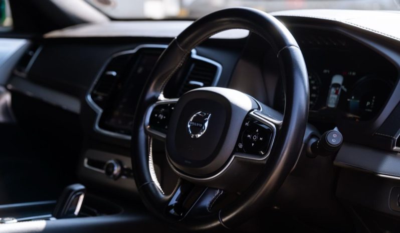 
								Volvo XC90 T8 Twin Engine AWD R-Design full									