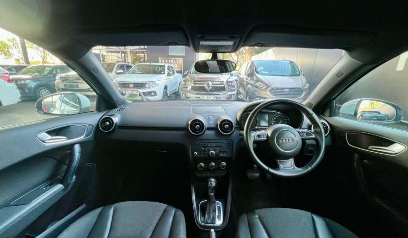 
								Audi A1 Sportback 1.4 Tfsi S Line S-Tronic full									
