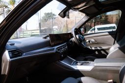 
										BMW 3 Series 318i M Sport full									