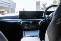 
										BMW 3 Series 318i M Sport full									