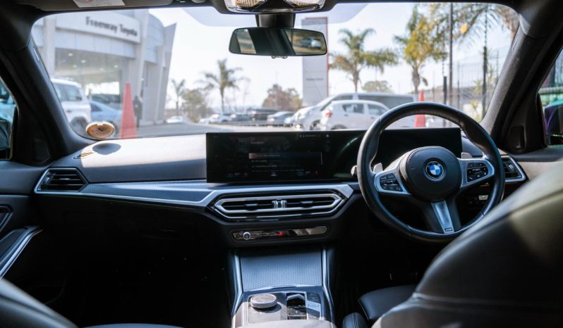 
								BMW 3 Series 318i M Sport full									