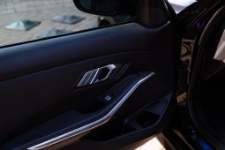 
										BMW 3 Series 318i M Sport full									