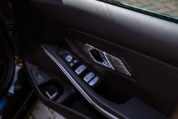 
										BMW 3 Series 318i M Sport full									