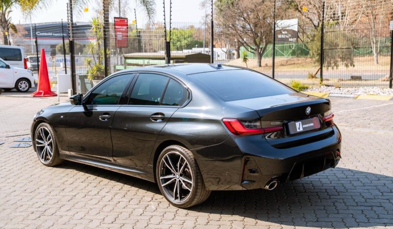 
								BMW 3 Series 318i M Sport full									