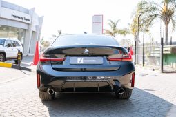 
										BMW 3 Series 318i M Sport full									