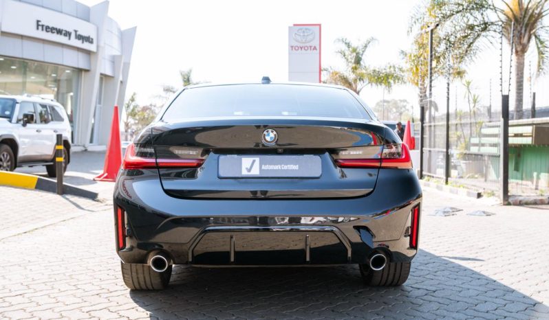 
								BMW 3 Series 318i M Sport full									