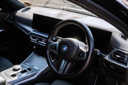 
										BMW 3 Series 318i M Sport full									