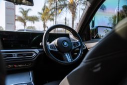 
										BMW 3 Series 318i M Sport full									