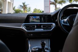 
										BMW 3 Series 318i M Sport full									