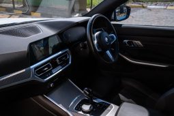 
										BMW 3 Series 318i M Sport full									