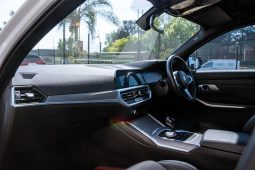
										BMW 3 Series 318i M Sport full									