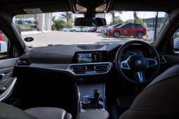 
										BMW 3 Series 318i M Sport full									