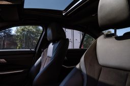 
										BMW 3 Series 318i M Sport full									