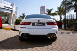 
										BMW 3 Series 318i M Sport full									