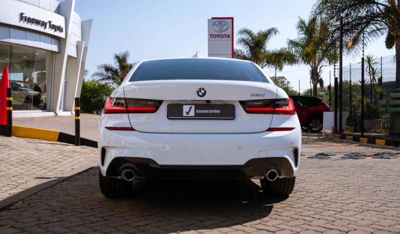 
								BMW 3 Series 318i M Sport full									