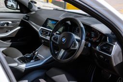 
										BMW 3 Series 318i M Sport full									