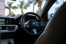 
										BMW 3 Series 318i M Sport full									