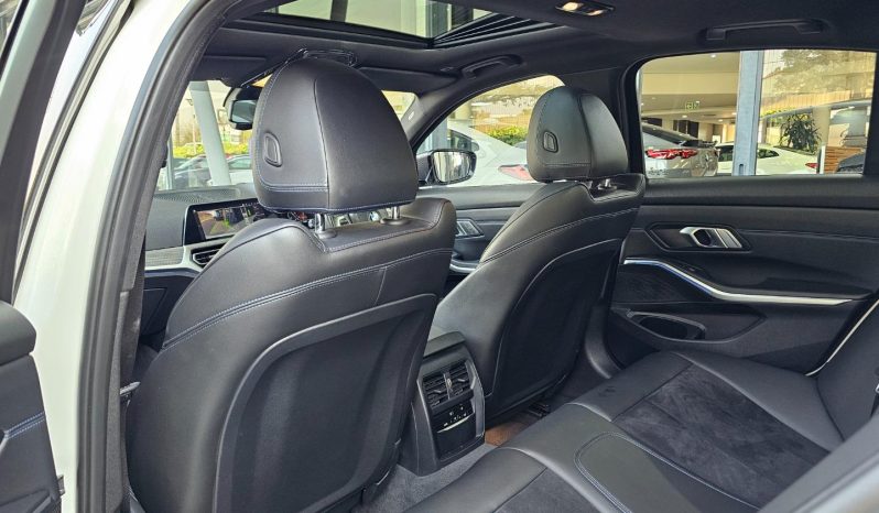 
								BMW 3 Series Sedan 320d M Sport Sports Steptronic full									