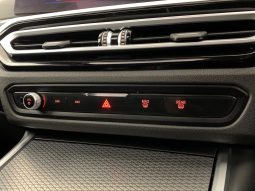 
										BMW 3 Series Sedan 330i M Sport At full									