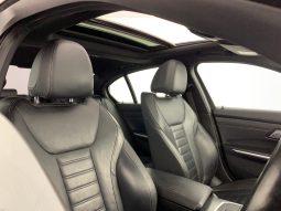 
										BMW 3 Series Sedan 330i M Sport At full									