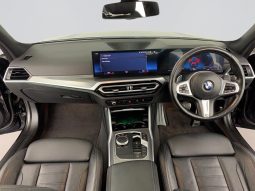 
										BMW 3 Series Sedan 330i M Sport At full									