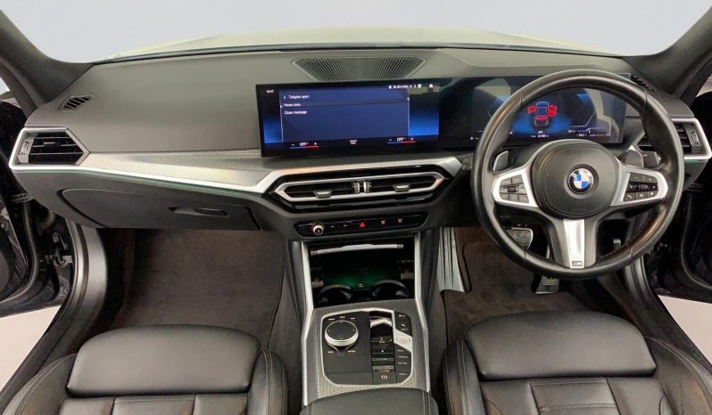 
								BMW 3 Series Sedan 330i M Sport At full									