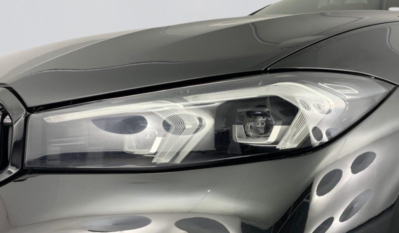 
								BMW 3 Series Sedan 330i M Sport At full									