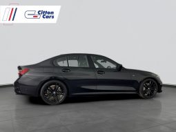 
										BMW 3 Series Sedan 330i M Sport At full									