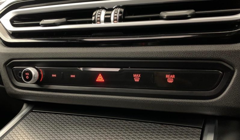 
								BMW 3 Series Sedan 330i M Sport At full									