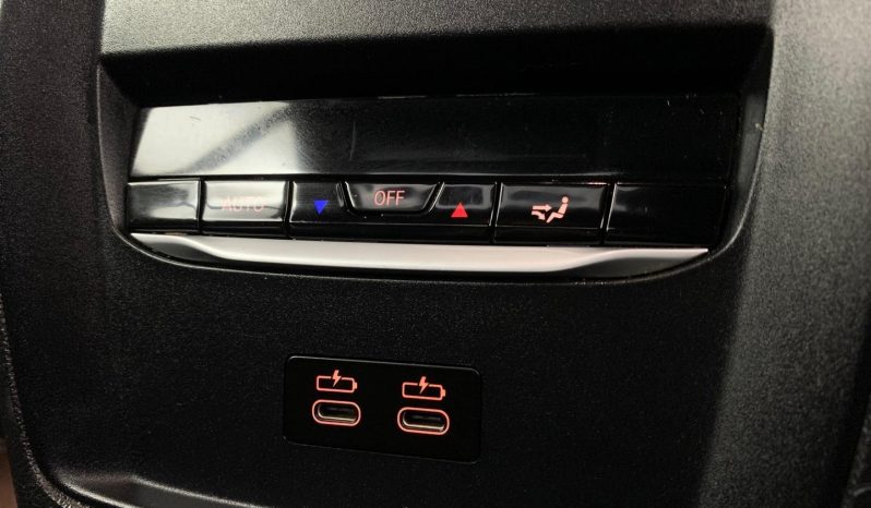 
								BMW 3 Series Sedan 330i M Sport At full									