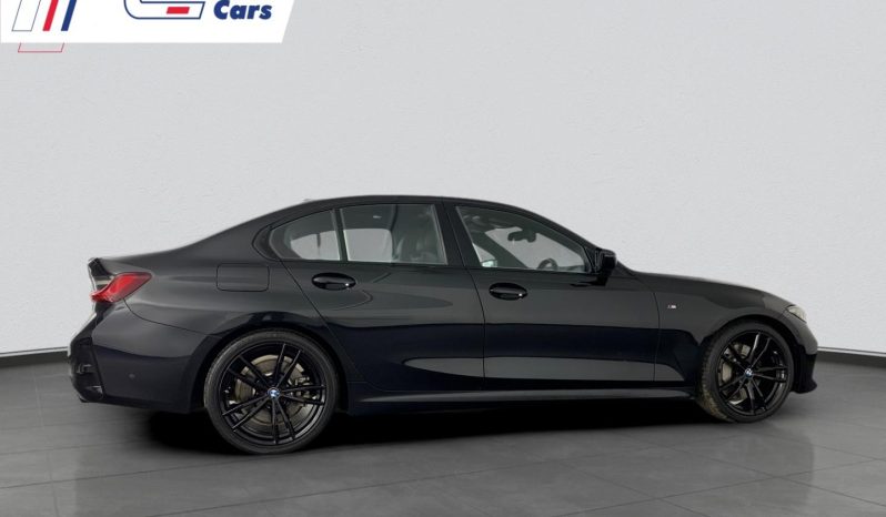 
								BMW 3 Series Sedan 330i M Sport At full									