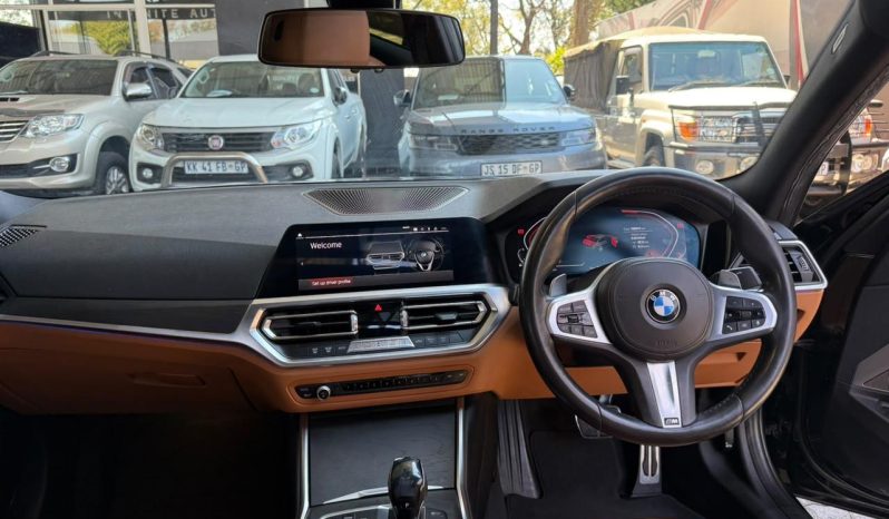 
								BMW 3 Series Sedan 330i M Sport Steptronic full									
