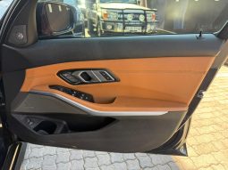 
										BMW 3 Series Sedan 330i M Sport Steptronic full									