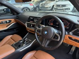 
										BMW 3 Series Sedan 330i M Sport Steptronic full									