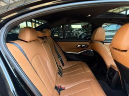 
										BMW 3 Series Sedan 330i M Sport Steptronic full									