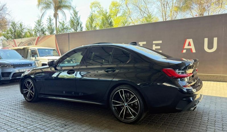
								BMW 3 Series Sedan 330i M Sport Steptronic full									