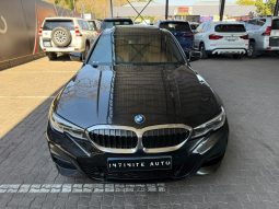 
										BMW 3 Series Sedan 330i M Sport Steptronic full									
