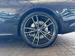 
										BMW 3 Series Sedan 330i M Sport Steptronic full									