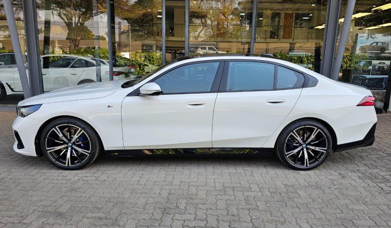 
								BMW 5 Series Sedan 520d M Sport Pro full									