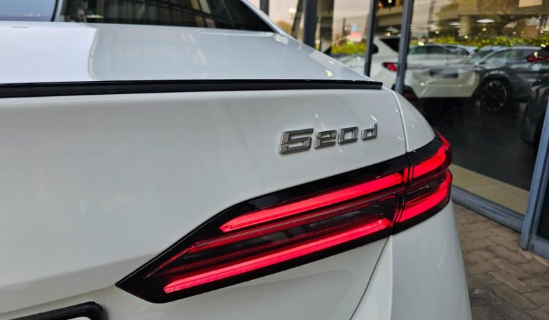 
								BMW 5 Series Sedan 520d M Sport Pro full									