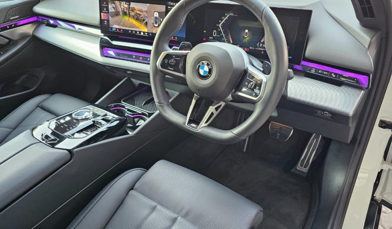 
								BMW 5 Series Sedan 520d M Sport Pro full									
