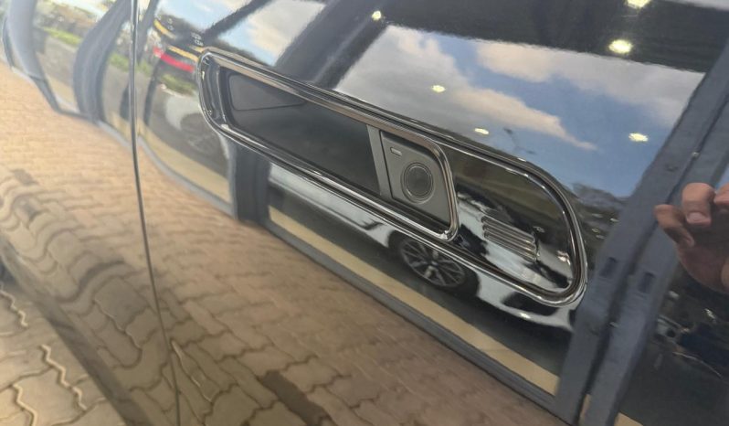 
								BMW 7 Series 740i M Sport full									
