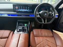 
										BMW 7 Series 740i M Sport full									