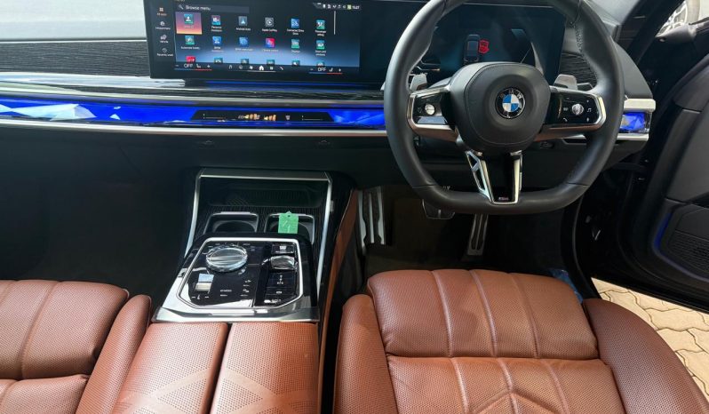 
								BMW 7 Series 740i M Sport full									