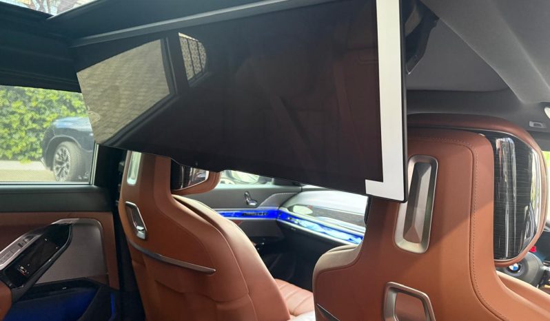 
								BMW 7 Series 740i M Sport full									