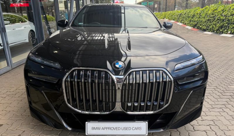 
								BMW 7 Series 740i M Sport full									