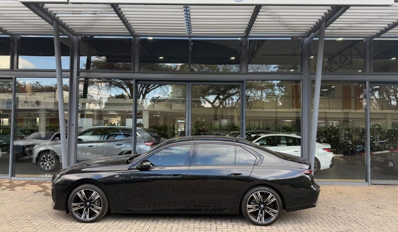 
								BMW 7 Series 740i M Sport full									