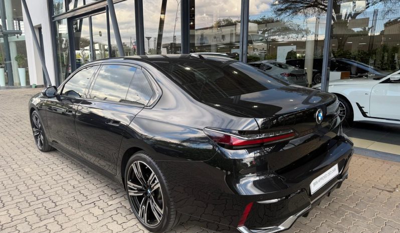 
								BMW 7 Series 740i M Sport full									