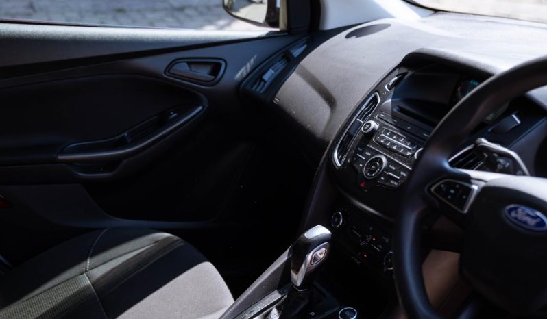 
								Ford Focus Sedan 1.0T Ambiente Auto full									